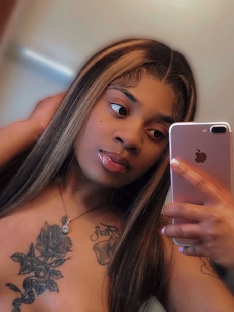Foto di nudo di fuga di OnlyFans di Caramel