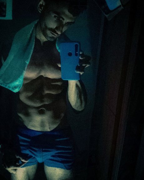 Foto di nudo di fuga di OnlyFans di Carlos Garca