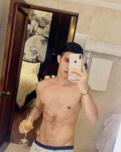 Foto di nudo di fuga di OnlyFans di Yoel Lalo