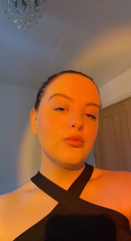 Foto di nudo di fuga di OnlyFans di Char