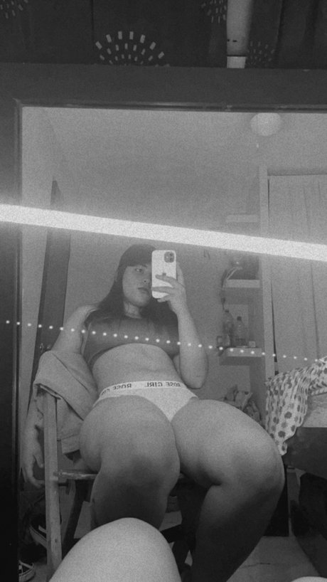Foto di nudo di fuga di OnlyFans di Ana