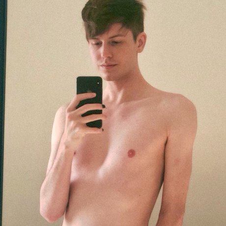 Foto di nudo di fuga di OnlyFans di Miles Pike