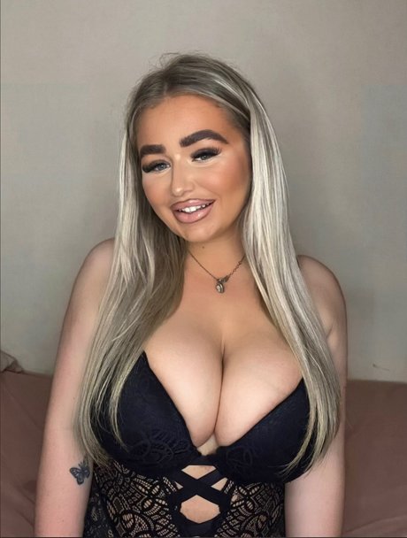 Foto di nudo di fuga di OnlyFans di Shannon Lee 