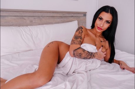 Foto di nudo di fuga di OnlyFans di Hc