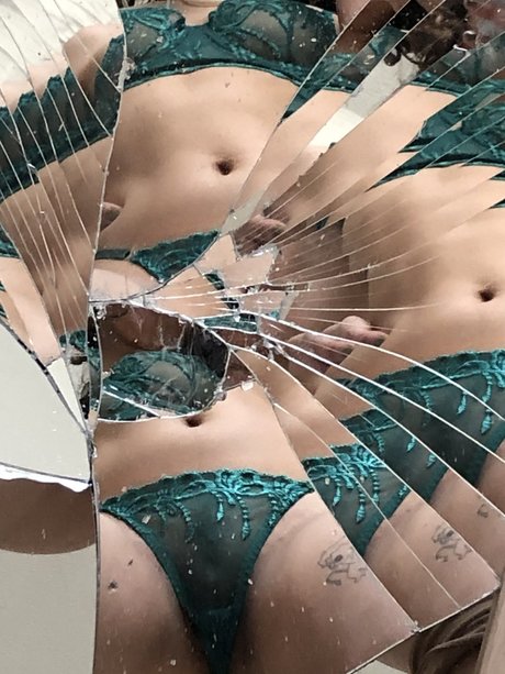 Foto di nudo di fuga di OnlyFans di Mya 