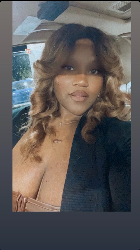 Foto di nudo di fuga di OnlyFans di Joy