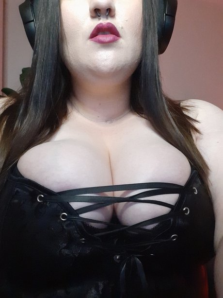Foto di nudo di fuga di OnlyFans di  Miss Velvet Star  Free Sub