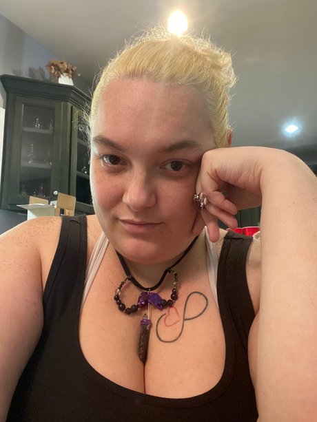 Foto di nudo di fuga di OnlyFans di Miso