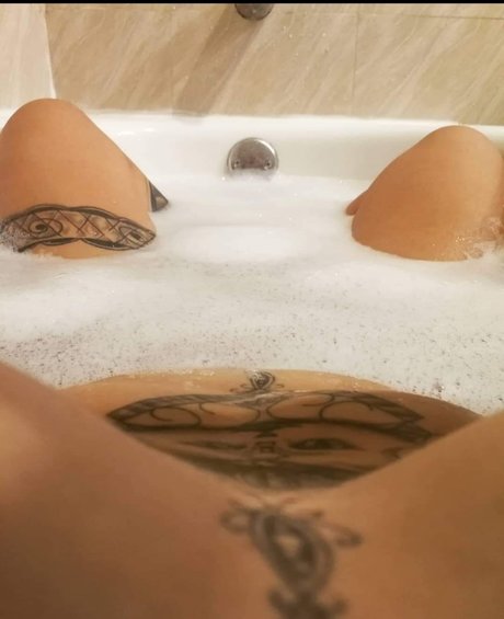 Foto di nudo di fuga di OnlyFans di Mishucat
