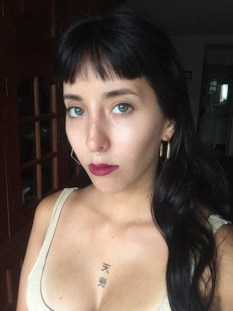Foto di nudo di fuga di OnlyFans di Misato