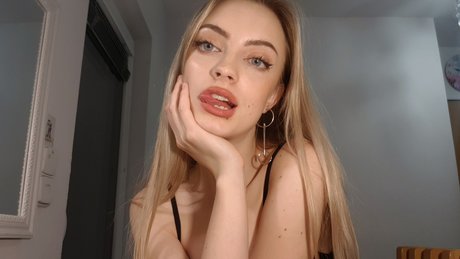 Foto di nudo di fuga di OnlyFans di Misa