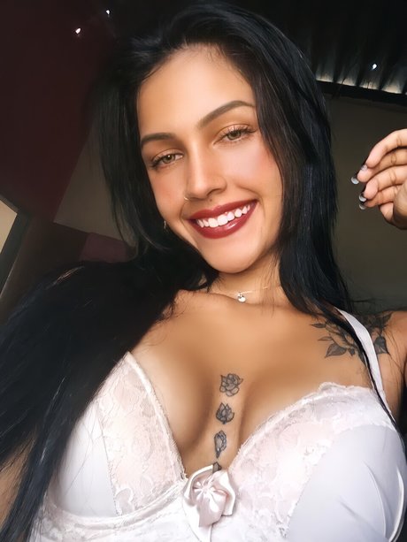 Foto di nudo di fuga di OnlyFans di Mirella Vieira