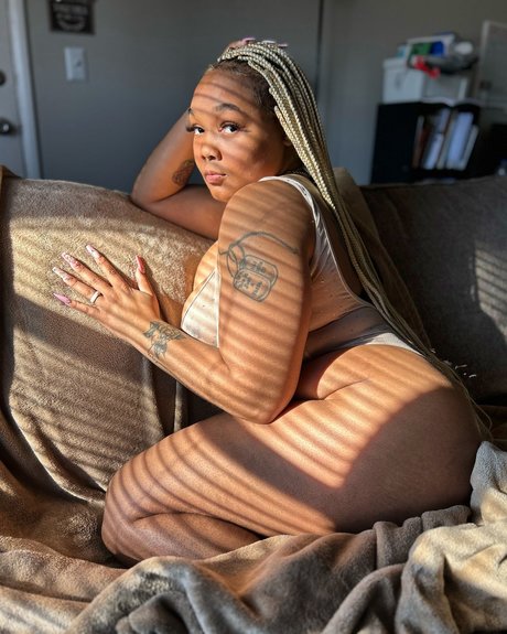 Foto di nudo di fuga di OnlyFans di Miracle Avionna 