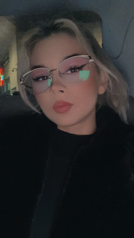 Foto di nudo di fuga di OnlyFans di Mira