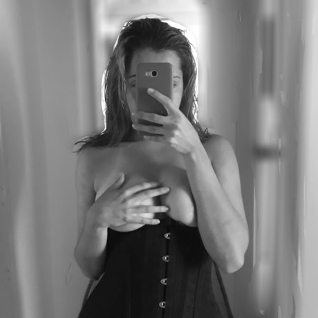 Foto di nudo di fuga di OnlyFans di Ana Ann