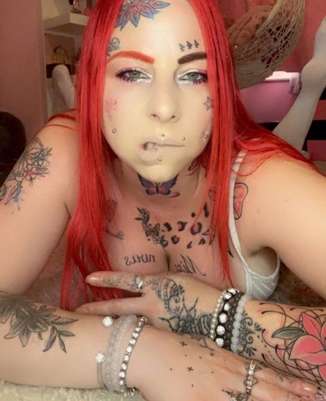 Foto di nudo di fuga di OnlyFans di Squirt Queen Missnvus