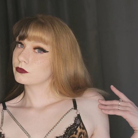 Foto di nudo di fuga di OnlyFans di May