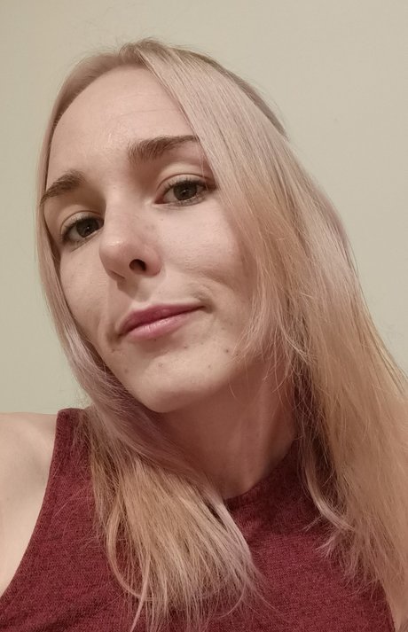 Foto di nudo di fuga di OnlyFans di Miss Louise Emma