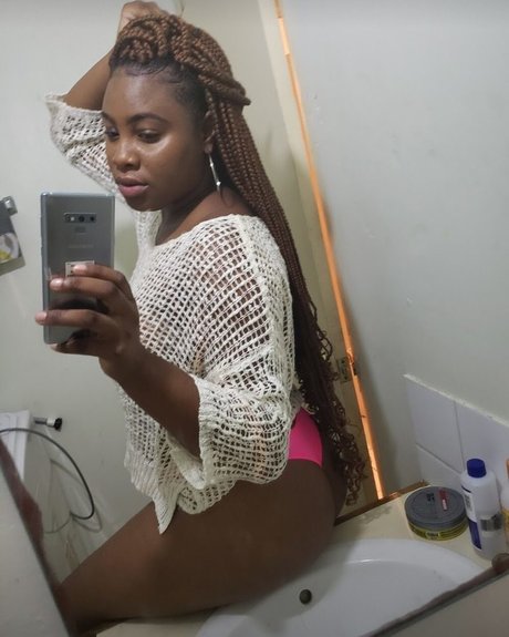 Foto di nudo di fuga di OnlyFans di Krissy