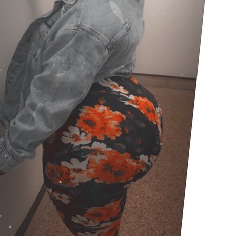 Foto di nudo di fuga di OnlyFans di Kara