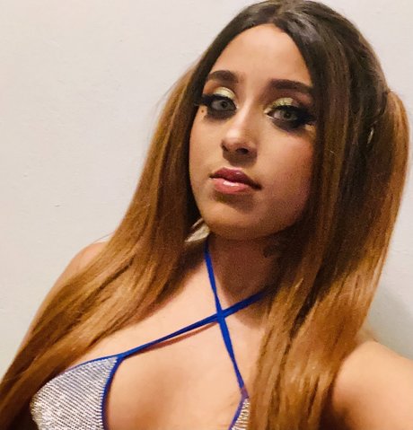 Foto di nudo di fuga di OnlyFans di India