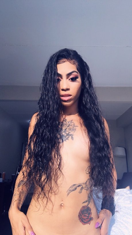 Foto di nudo di fuga di OnlyFans di May