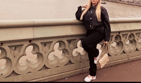 Foto di nudo di fuga di OnlyFans di Barby