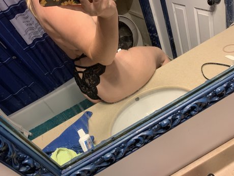 Foto di nudo di fuga di OnlyFans di Blondie 