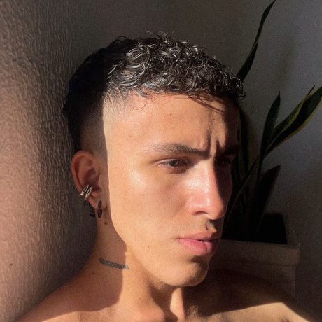 Foto di nudo di fuga di OnlyFans di Camilo