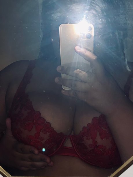 Foto di nudo di fuga di OnlyFans di Jessi