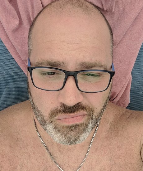 Foto di nudo di fuga di OnlyFans di Jbear