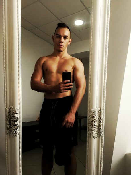 Foto di nudo di fuga di OnlyFans di Fitwithflo