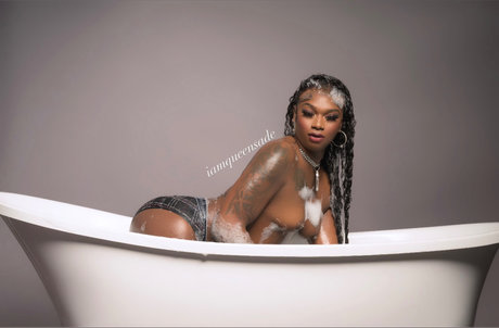 Foto di nudo di fuga di OnlyFans di Queen Sade Cincinnati