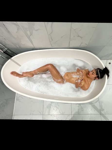Foto di nudo di fuga di OnlyFans di Mistress Kitana