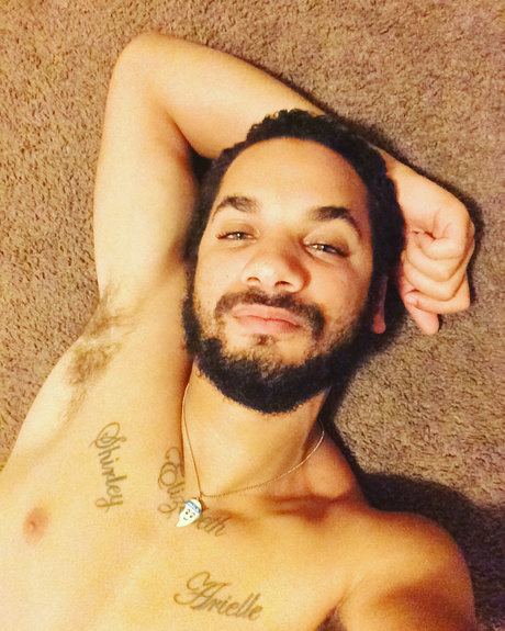 Foto di nudo di fuga di OnlyFans di Mister Guvera