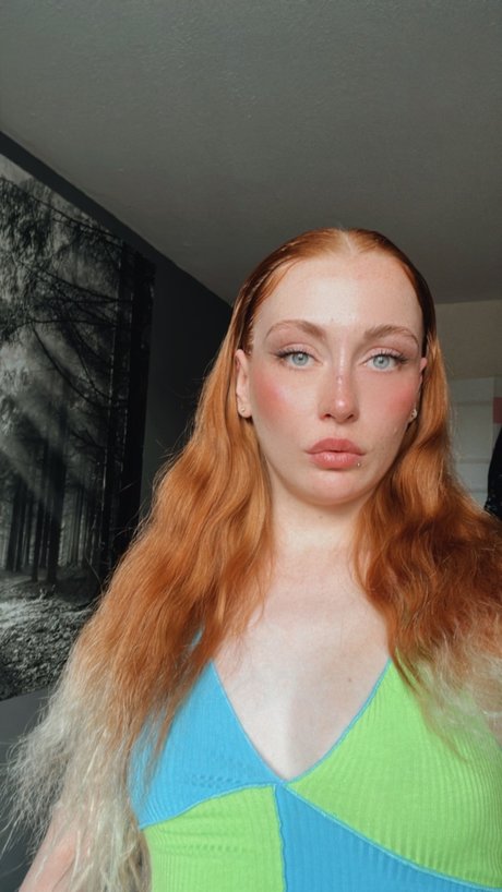 Foto di nudo di fuga di OnlyFans di Miss Desire 