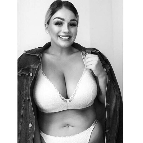 Foto di nudo di fuga di OnlyFans di Arrow 