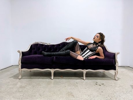 Foto di nudo di fuga di OnlyFans di Violet On The Rocks