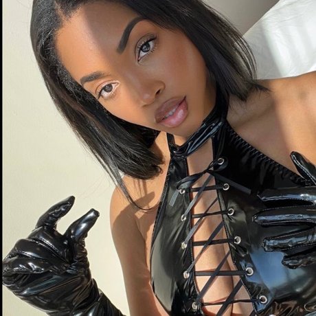 Foto di nudo di fuga di OnlyFans di Mistress Venice