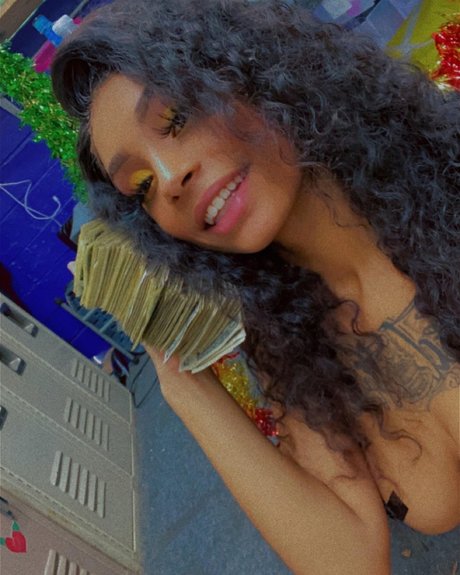 Foto di nudo di fuga di OnlyFans di Yasmin