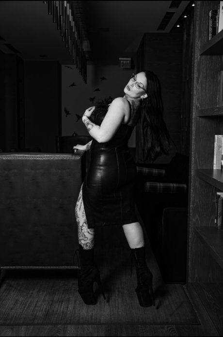 Foto di nudo di fuga di OnlyFans di Mistress Mia