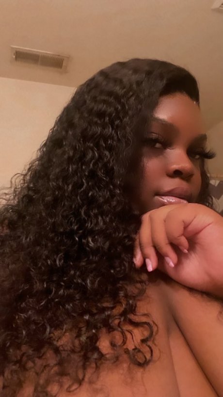 Foto di nudo di fuga di OnlyFans di The Deepthroat Queen