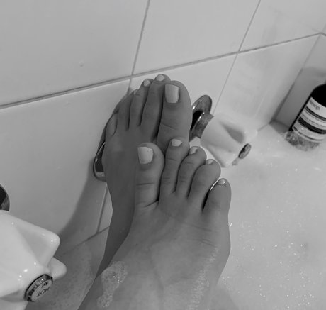 Foto di nudo di fuga di OnlyFans di Isabellas Model Feet Ampamp Legs