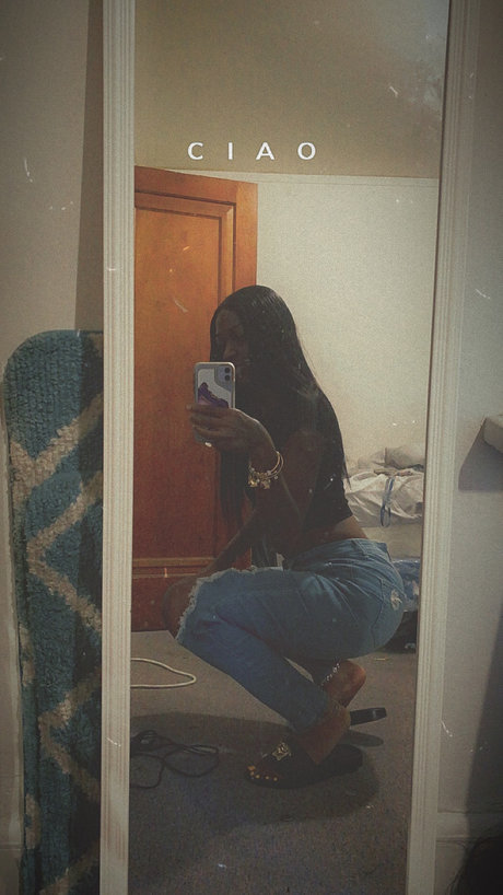 Foto di nudo di fuga di OnlyFans di Mkeneishaa