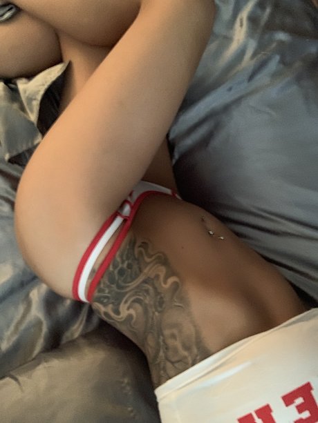 Foto di nudo di fuga di OnlyFans di Mizzy Bender
