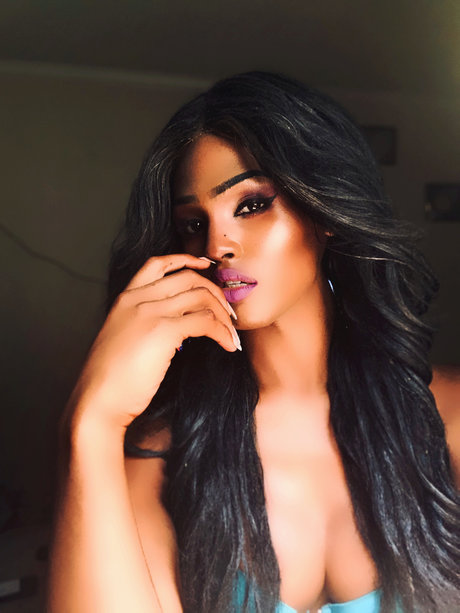 Foto di nudo di fuga di OnlyFans di Whitneygotdamn