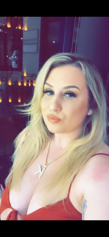 Foto di nudo di fuga di OnlyFans di Karma