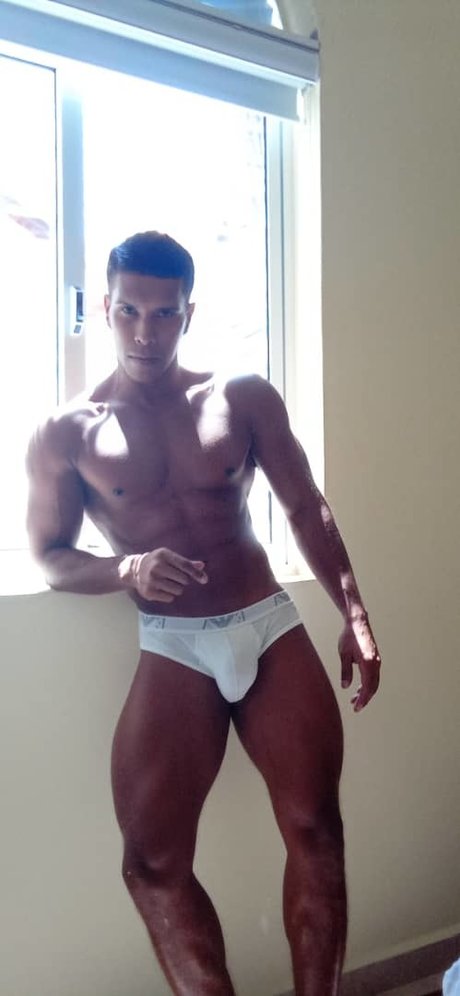 Foto di nudo di fuga di OnlyFans di Javier