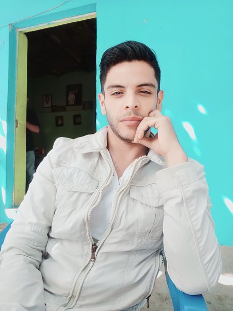 Foto di nudo di fuga di OnlyFans di Java Face