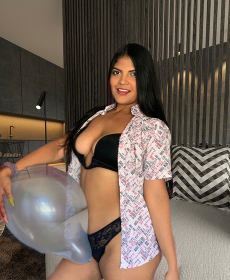 Foto di nudo di fuga di OnlyFans di Karol